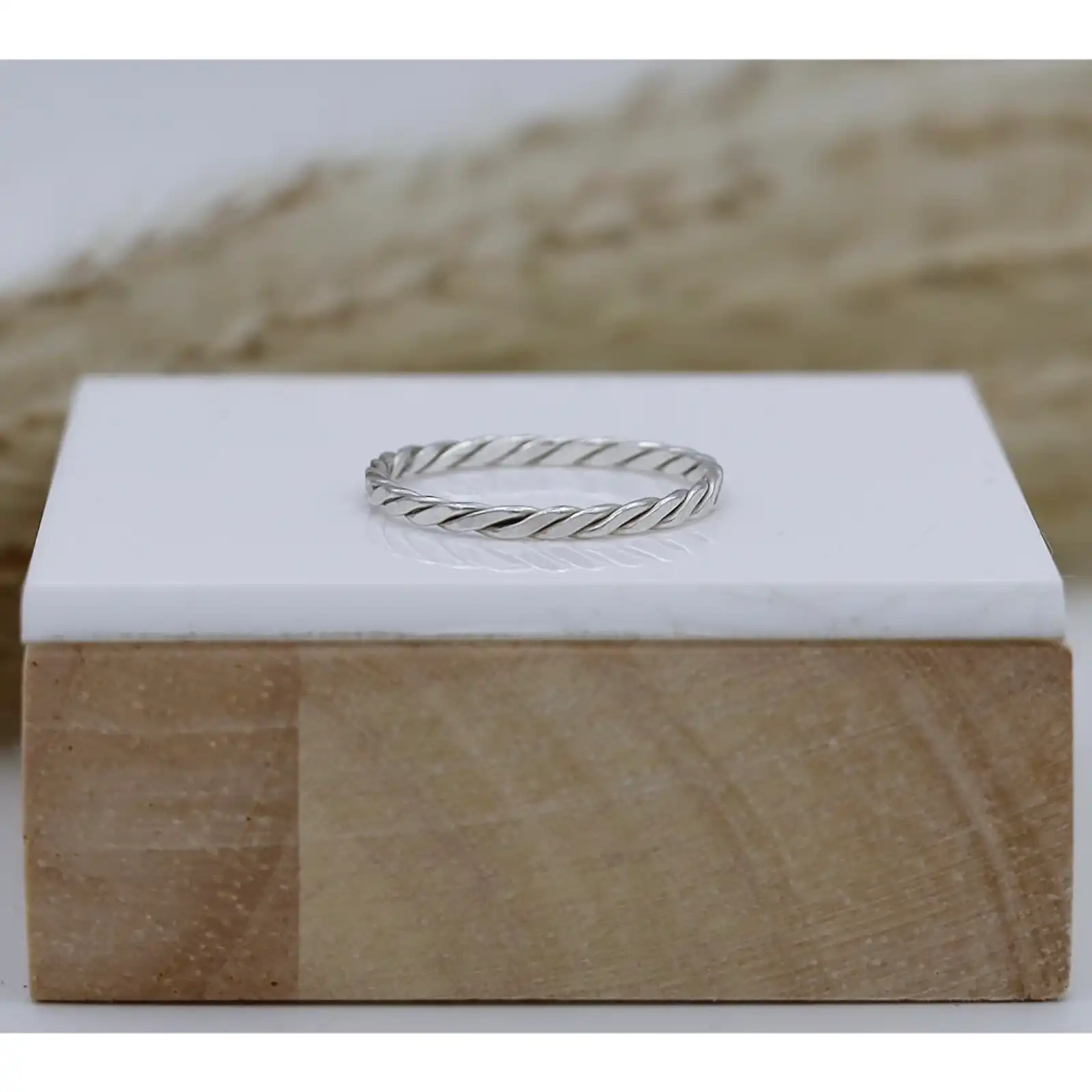 Thumbnail: Ring - Rope hammered