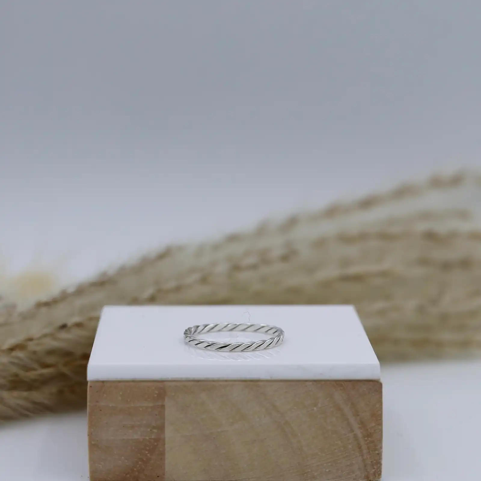 Thumbnail: Ring - Rope hammered