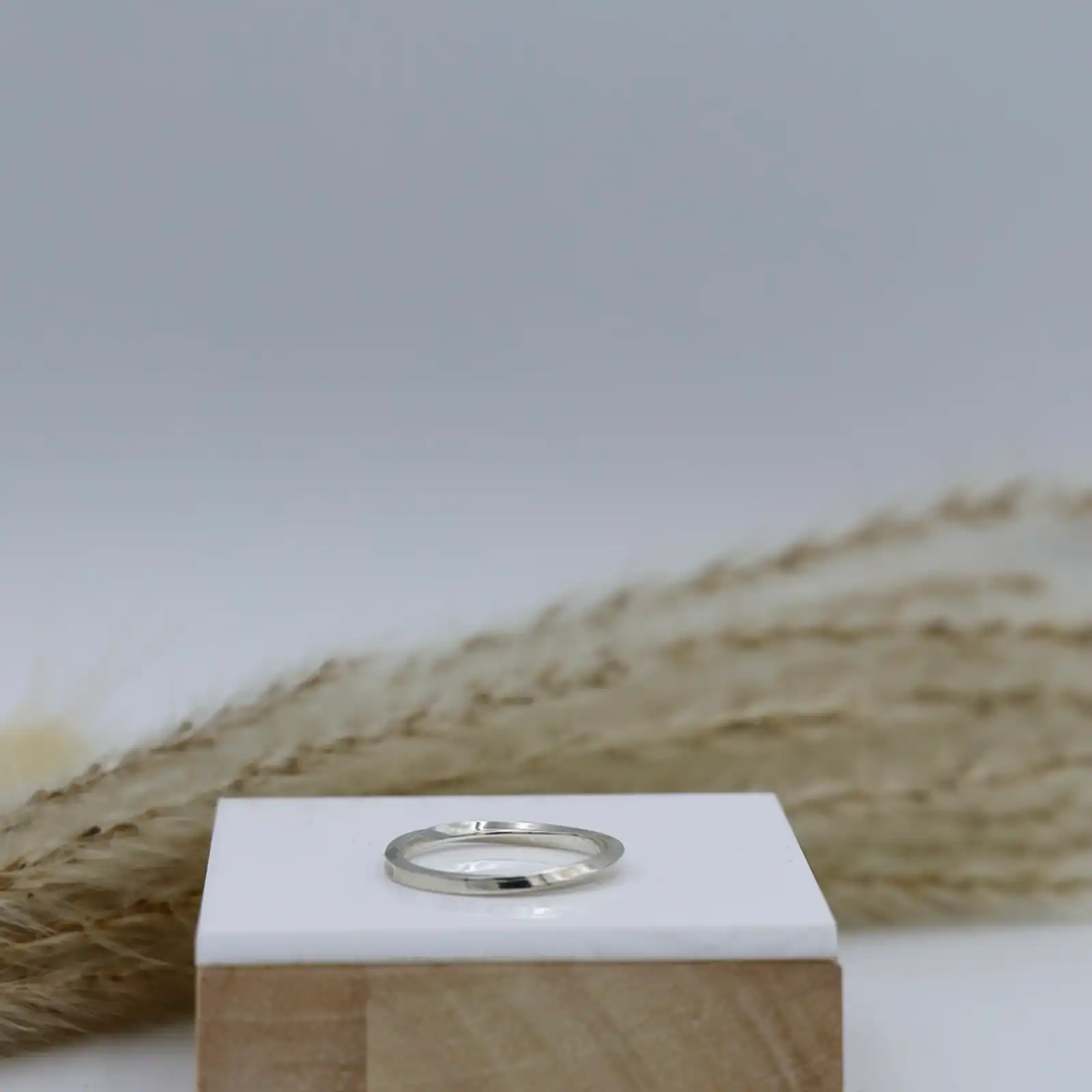 Thumbnail: Ring - Twist
